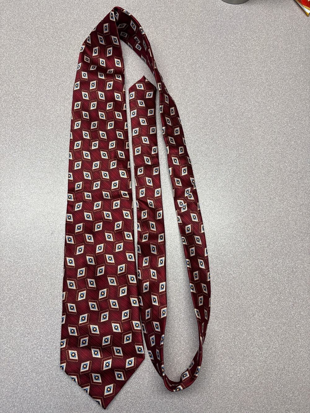 Meeting Street Handmade 100% Silk Maroon Geometric Tie